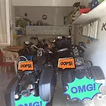 Bed & Breakfast Casa Fuori Casa - 200 Mt Dal Casello Autostradale, Parcheggio Gratuito, Garage Moto