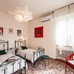 فندق مبيت وإفطار Casa Fuori Casa - 200 Mt Dal Casello Autostradale, Parcheggio Gratuito, Garage Moto 3*