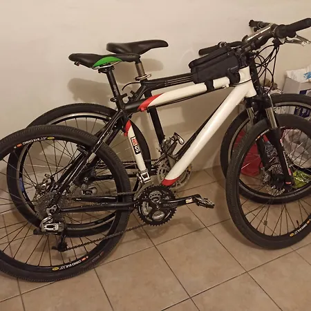 Casa Fuori Casa -appartamento Con Aria Condizionata, Parcheggio Auto, Garage Moto, Box Bici Senigallia