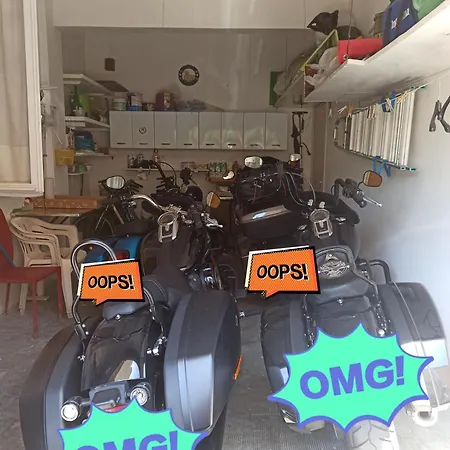 Bed & Breakfast Casa Fuori Casa -appartamento Con Aria Condizionata, Parcheggio Auto, Garage Moto, Box Bici