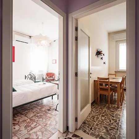 Bed & Breakfast Casa Fuori Casa -appartamento Con Aria Condizionata, Parcheggio Auto, Garage Moto, Box Bici