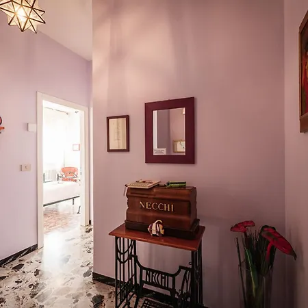 Bed & Breakfast Casa Fuori Casa -appartamento Con Aria Condizionata, Parcheggio Auto, Garage Moto, Box Bici *