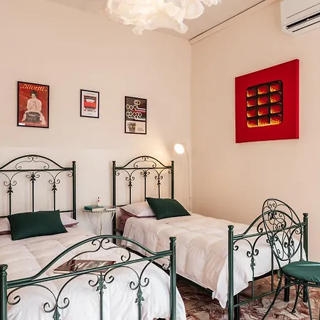 Casa Fuori Casa -appartamento Con Aria Condizionata, Parcheggio Auto, Garage Moto, Box Bici Bed & Breakfast