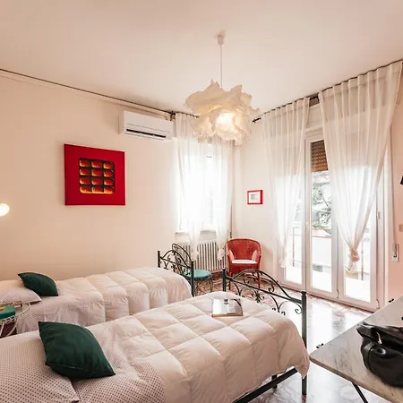 Casa Fuori Casa -appartamento Con Aria Condizionata, Parcheggio Auto, Garage Moto, Box Bici Bed & Breakfast Senigallia