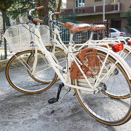 Casa Fuori Casa -appartamento Con Aria Condizionata, Parcheggio Auto, Garage Moto, Box Bici Bed & Breakfast *