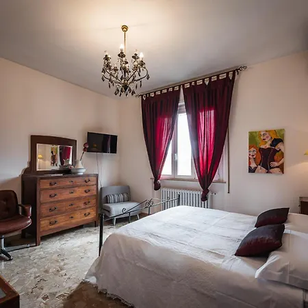 Bed & Breakfast Casa Fuori Casa -appartamento Con Aria Condizionata, Parcheggio Auto, Garage Moto, Box Bici Senigallia