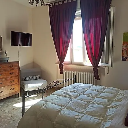 Bed & Breakfast Casa Fuori Casa - 200 Mt Dal Casello Autostradale, Parcheggio Gratuito, Garage Moto
