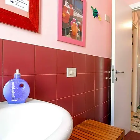 Casa Fuori Casa - 200 Mt Dal Casello Autostradale, Parcheggio Gratuito, Garage Moto