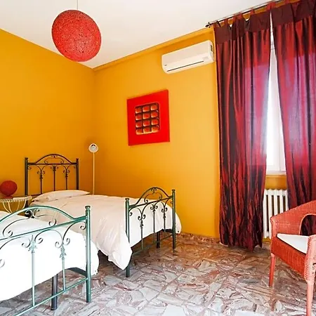 Casa Fuori Casa - 200 Mt Dal Casello Autostradale, Parcheggio Gratuito, Garage Moto